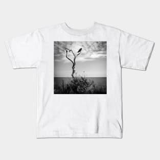 the lone raven is sitting in the dead tree Kids T-Shirt